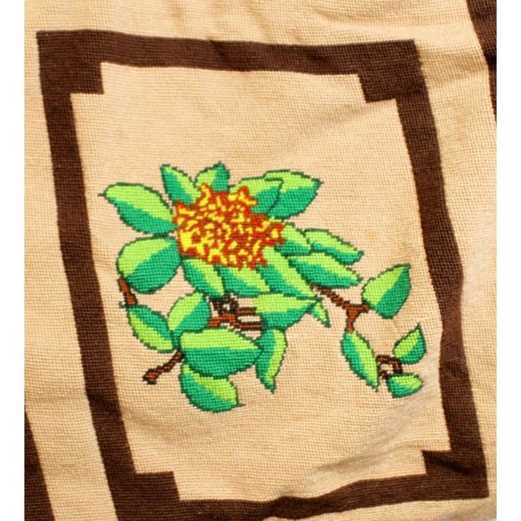 Vtg 1976 IER Handmade Wool Needlepoint 5' Floor Covering Rug Flower Brown Square - Picture 7 of 9